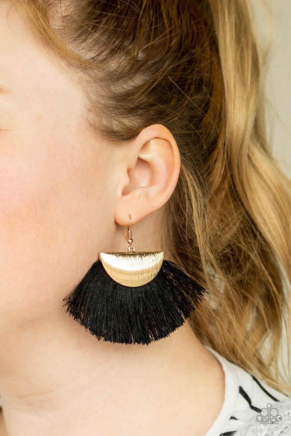 Paparazzi Fox Trap - Gold Earrings