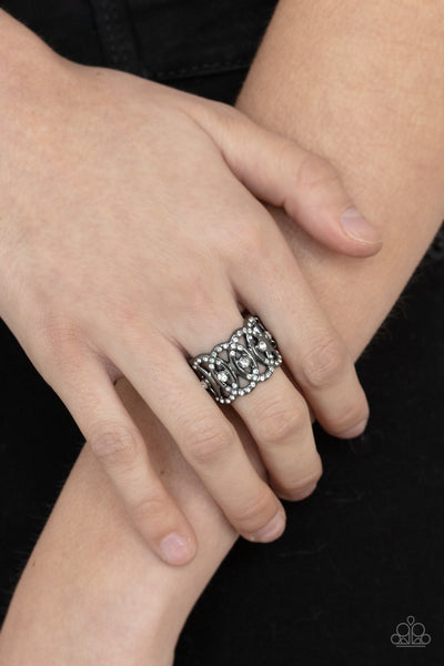 Paparazzi OVAL-Ruled - Black Gunmetal Ring